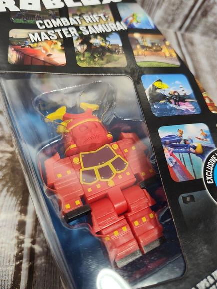 Roblox Deluxe Mystery Pack Series 3 Combat Rift:Master Samurai w/Code NIB - Picture 2 of 6
